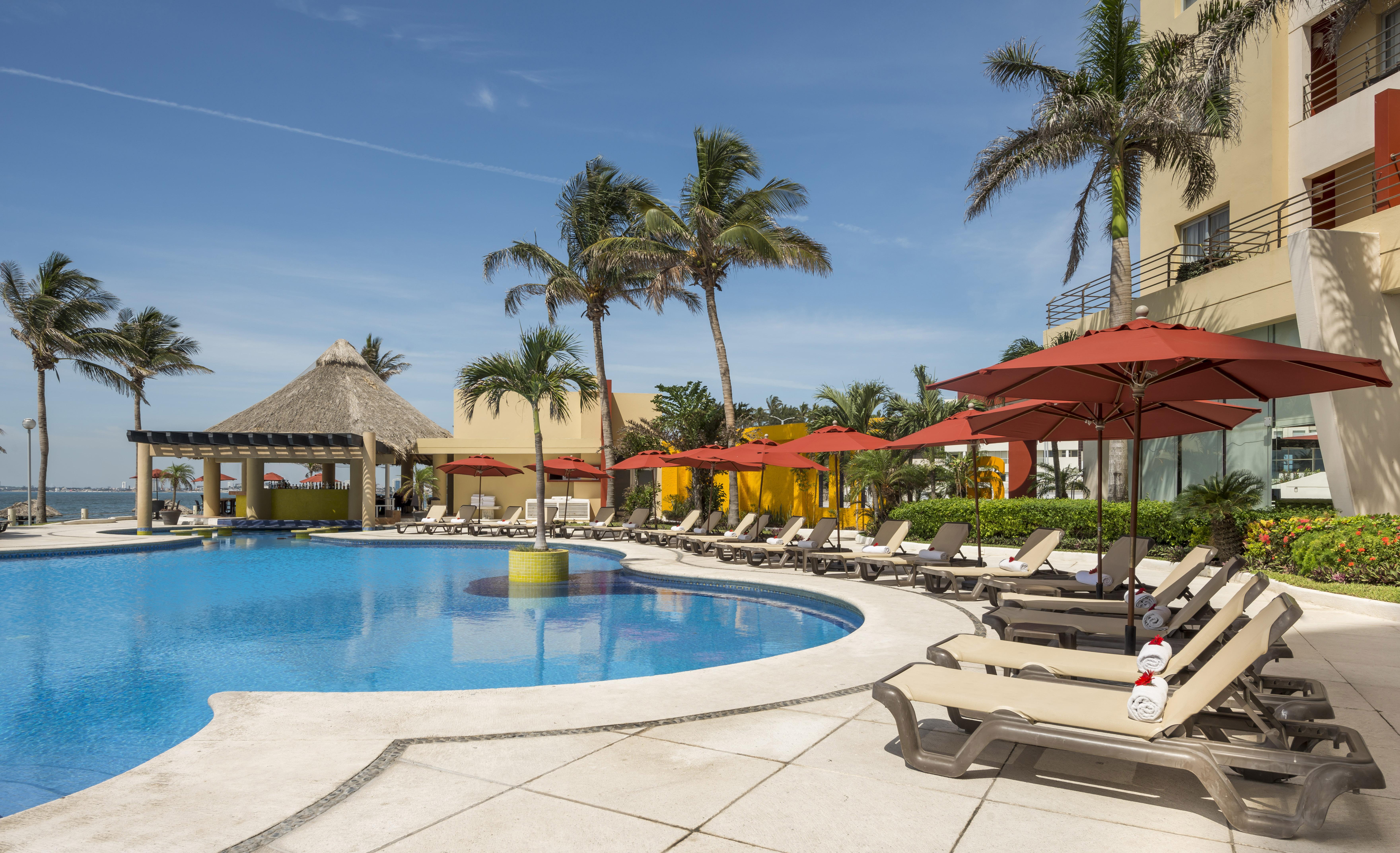 فندق كامينو ريال فيراكروز المظهر الخارجي الصورة Pool at the Sheraton Nha Trang Hotel & Spa Resort