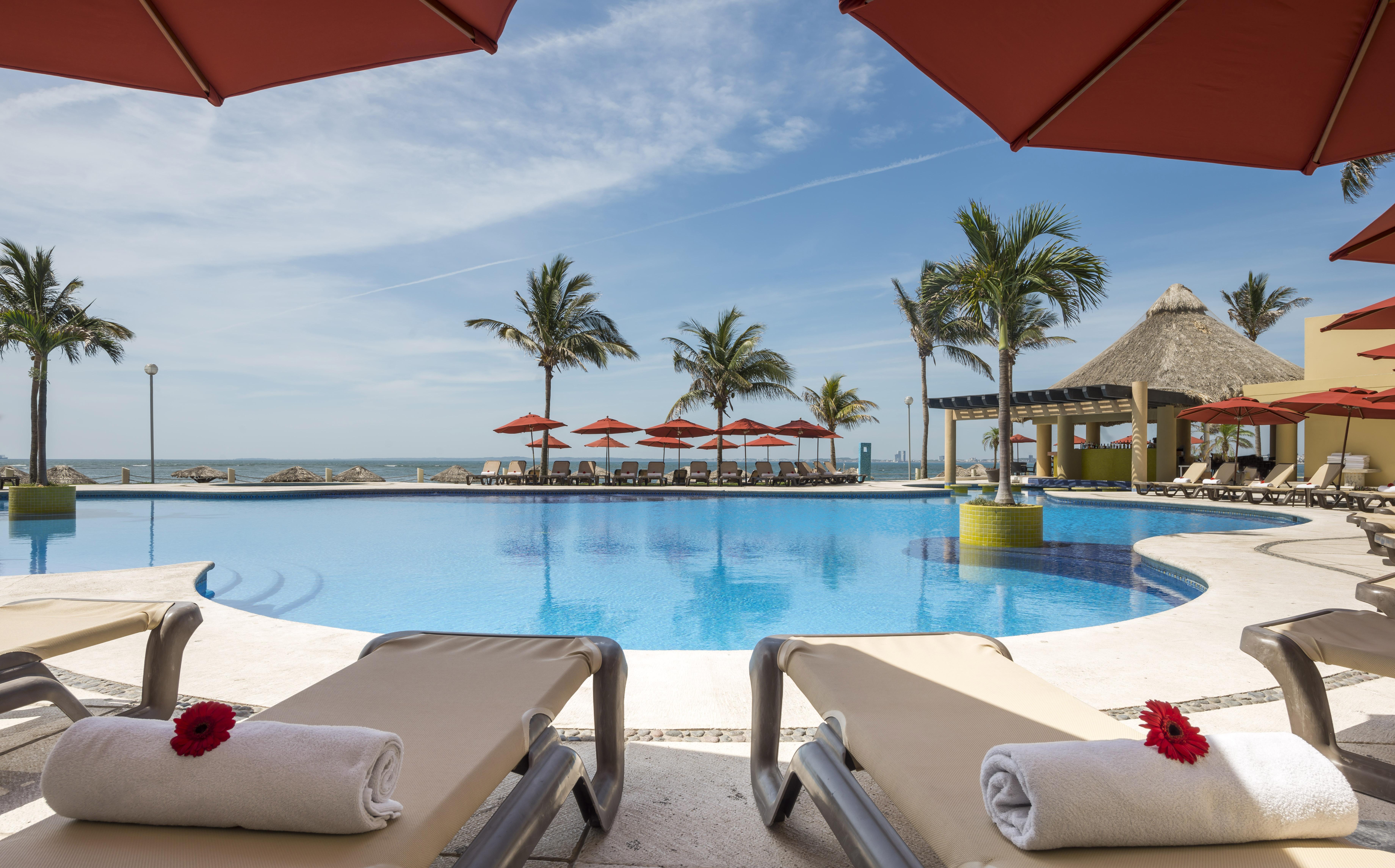 فندق كامينو ريال فيراكروز المظهر الخارجي الصورة Pool at the Iberostar Grand Hotel Bávaro