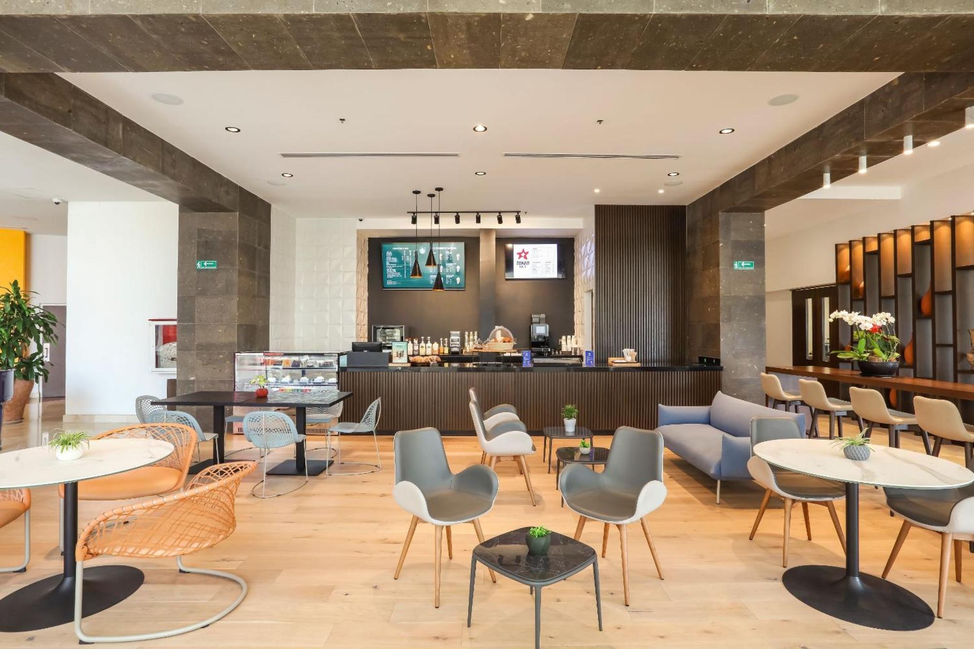 فندق كامينو ريال فيراكروز المظهر الخارجي الصورة The lounge at Changi Airport