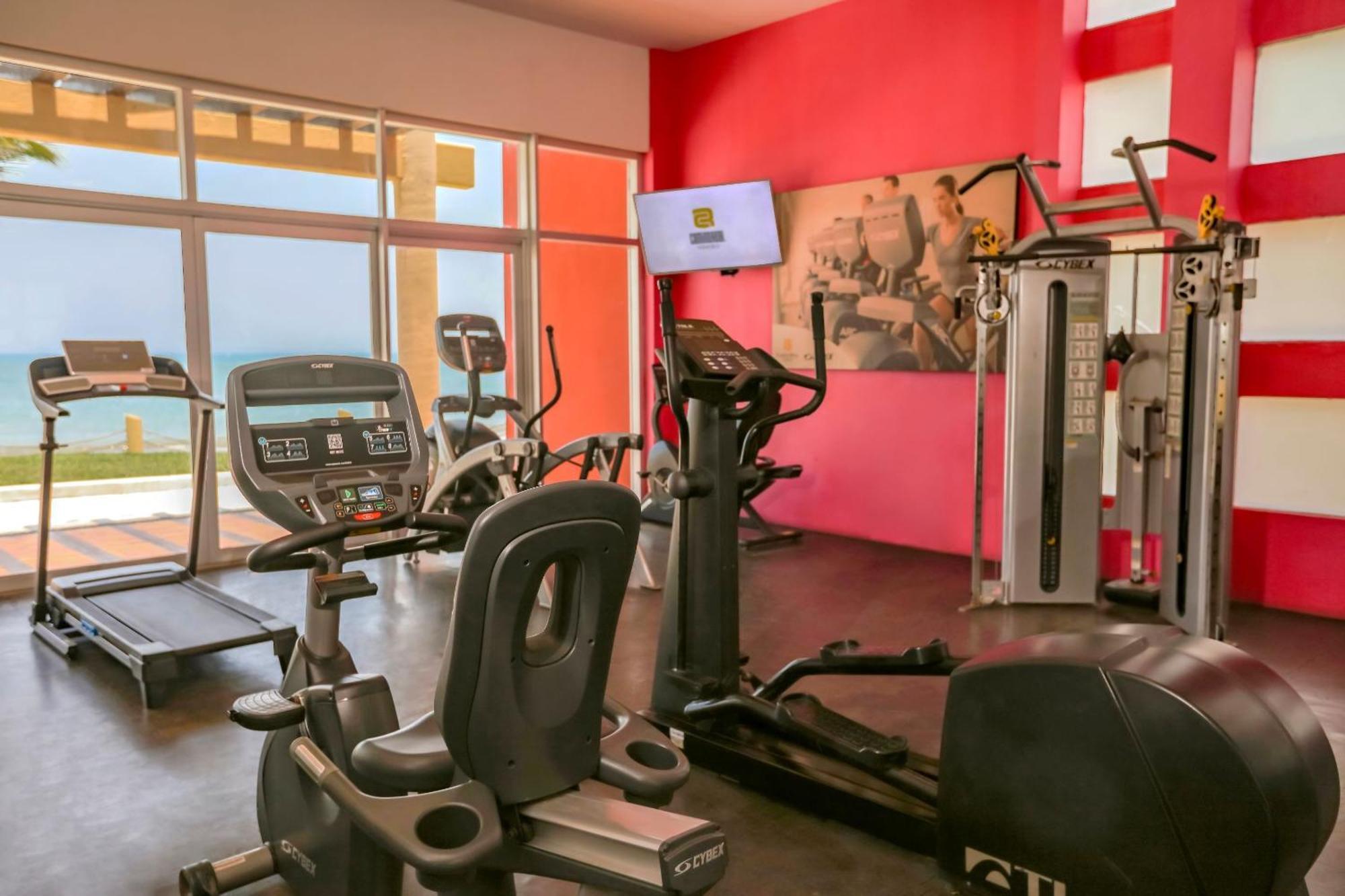 فندق كامينو ريال فيراكروز المظهر الخارجي الصورة A gym at a hotel