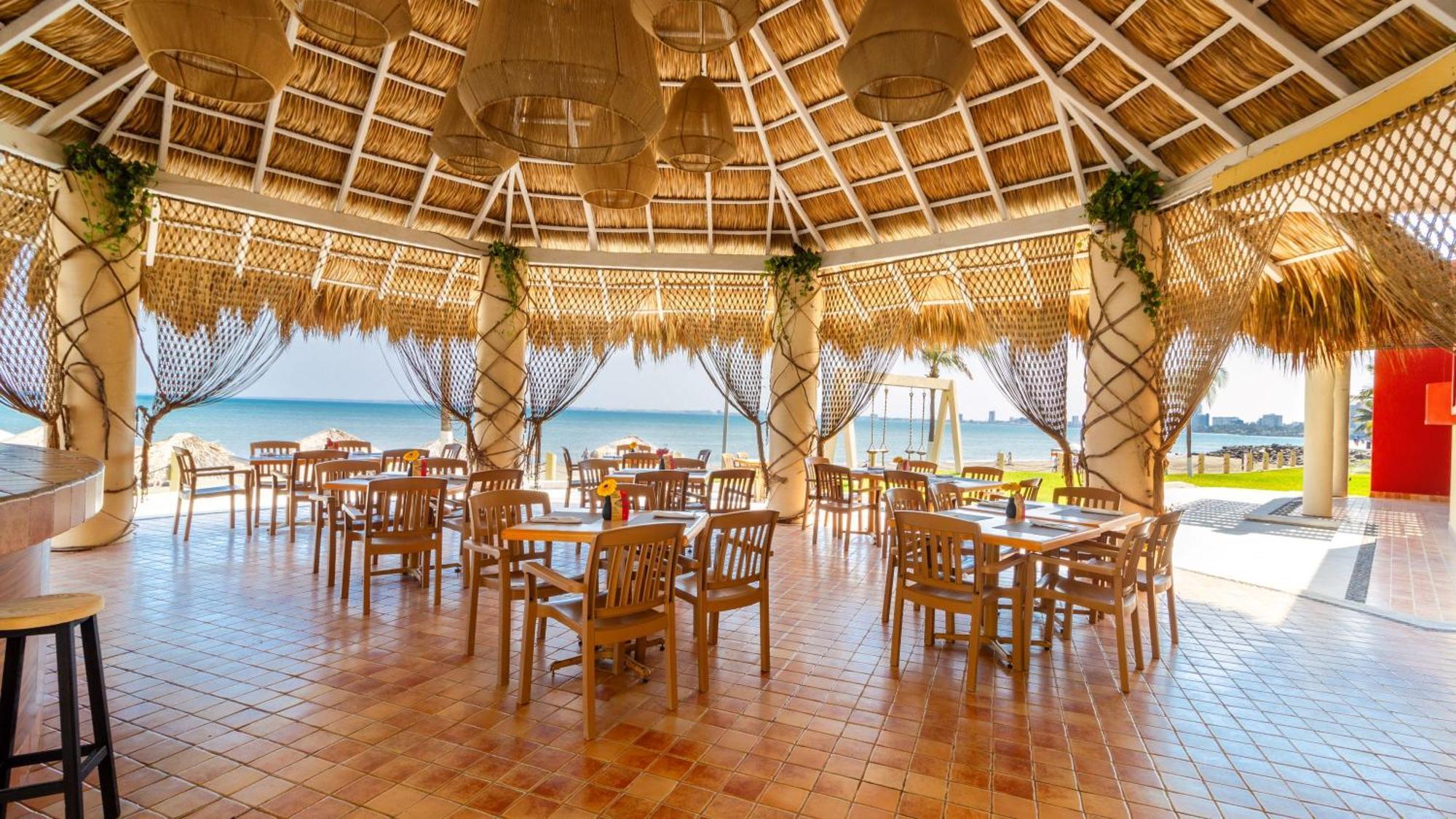 فندق كامينو ريال فيراكروز المظهر الخارجي الصورة Restaurant in the resort