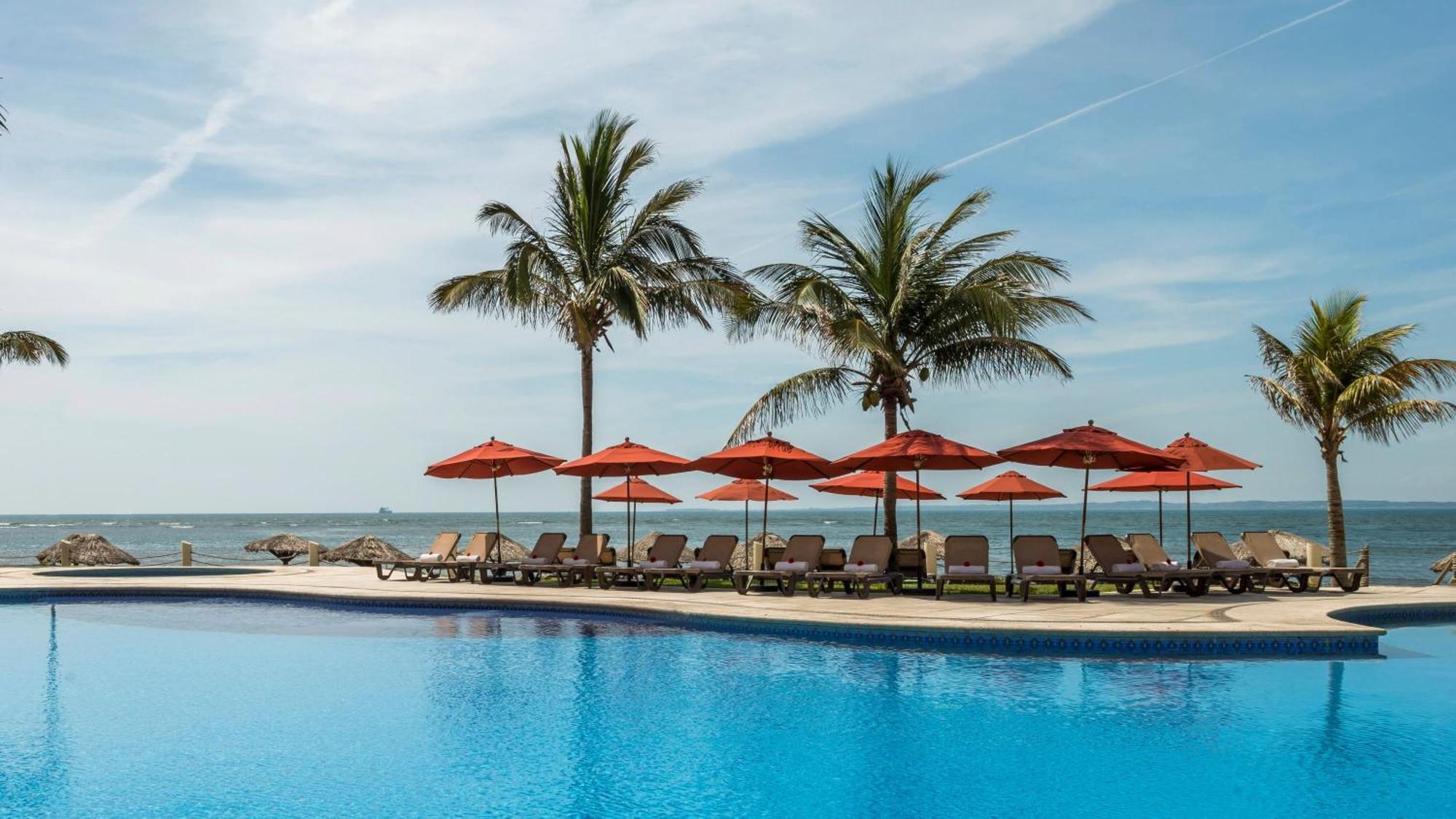 فندق كامينو ريال فيراكروز المظهر الخارجي الصورة The pool at the Sheraton Nha Trang Hotel & Spa Resort